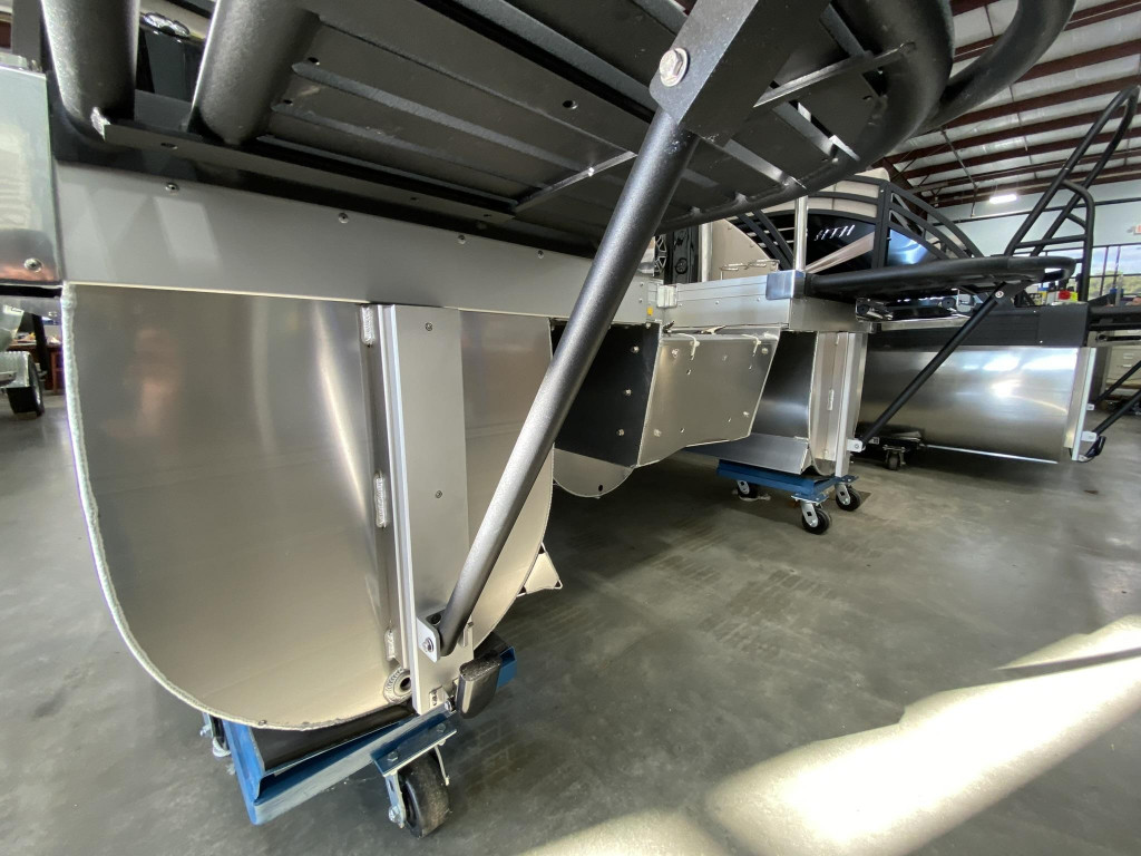 JC Tritoon Neptoon 23TT Sport w Suzuki 250HP