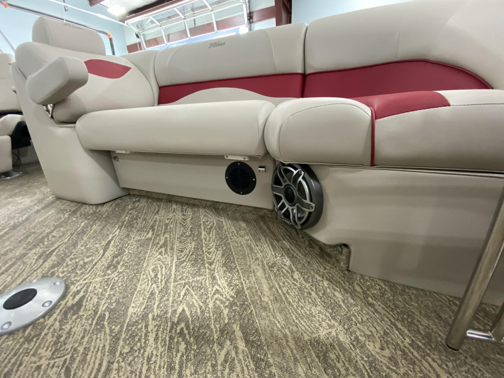 JC Tritoon Neptoon 23TT Sport w Suzuki 250HP