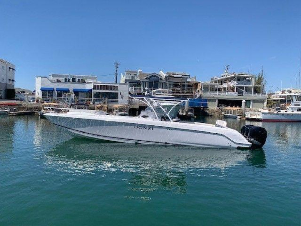 Donzi 38 ZFX CUDDY