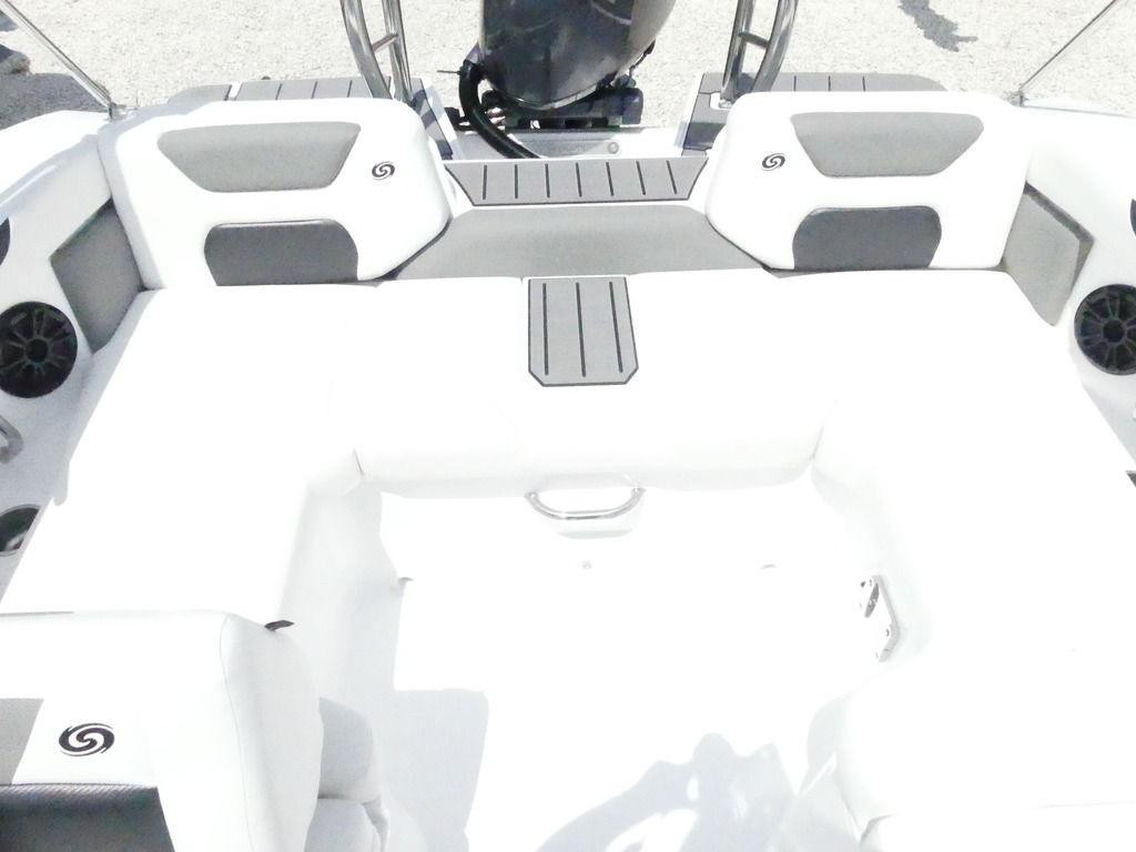 Hurricane SunDeck 2050