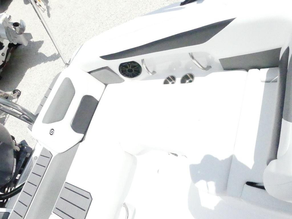 Hurricane SunDeck 2050