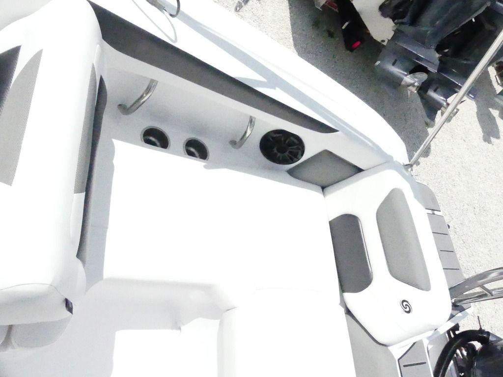 Hurricane SunDeck 2050