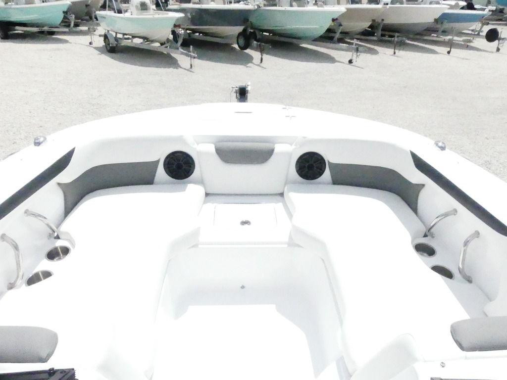 Hurricane SunDeck 2050