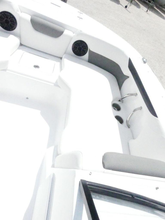 Hurricane SunDeck 2050