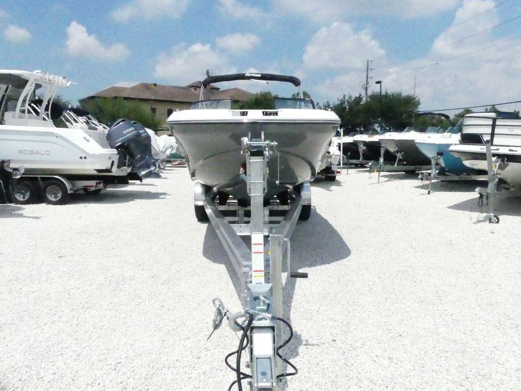 Hurricane SunDeck 2050
