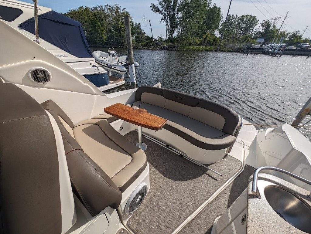 Sea Ray 330 Sundancer