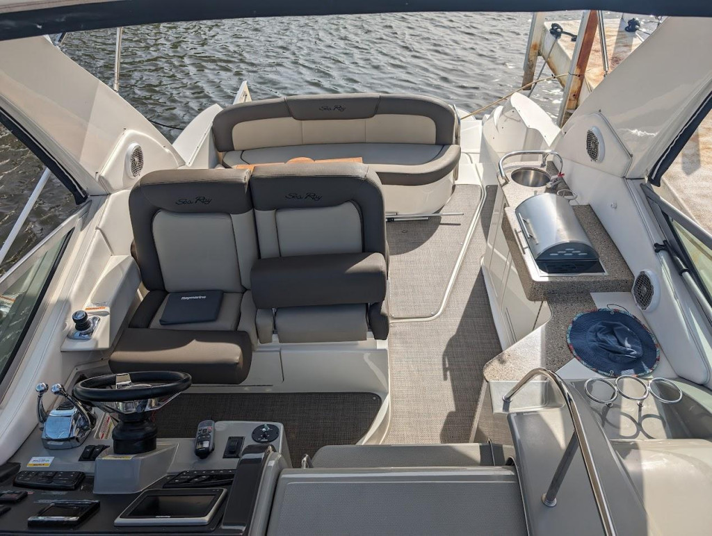 Sea Ray 330 Sundancer