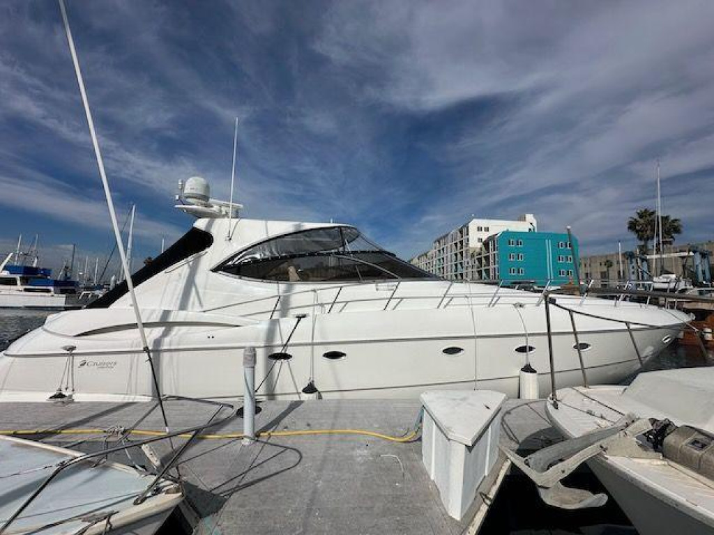 Cruisers 5370 Express