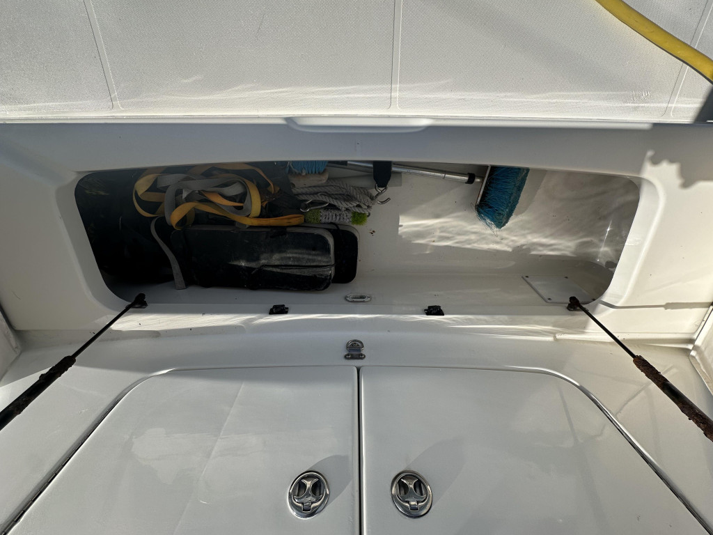 Cruisers 5370 Express