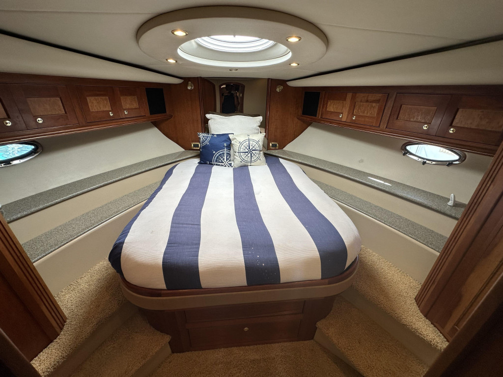 Cruisers 5370 Express