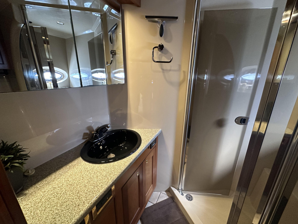 Cruisers 5370 Express