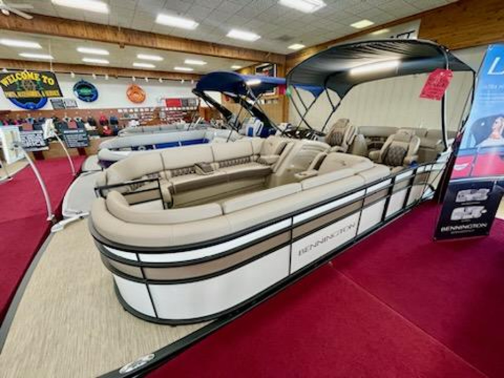 Bennington 25 RSR Tri