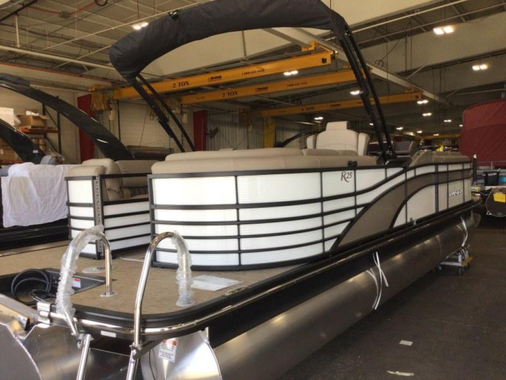 Bennington 25 RSR Tri