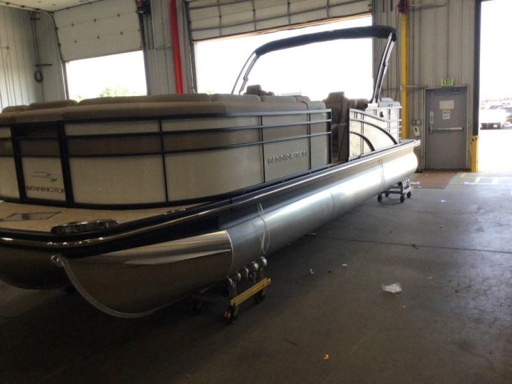 Bennington 25 RSR Tri