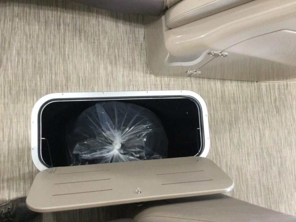 Bennington 25 RSR Tri