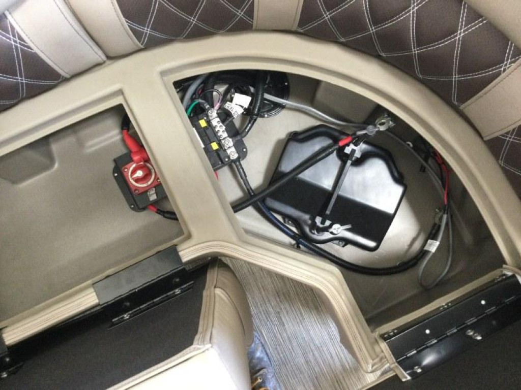 Bennington 25 RSR Tri