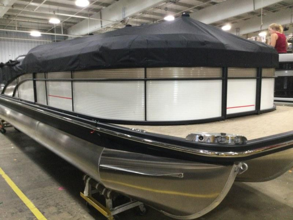 Bennington 25 RSR Tri