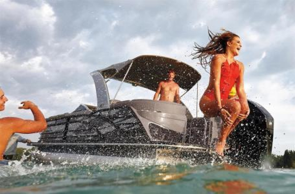 Bennington 25 RSR Tri