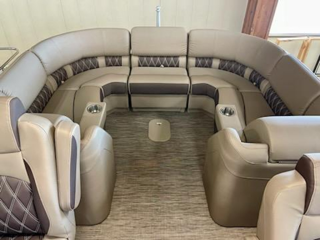 Bennington 25 RSR Tri