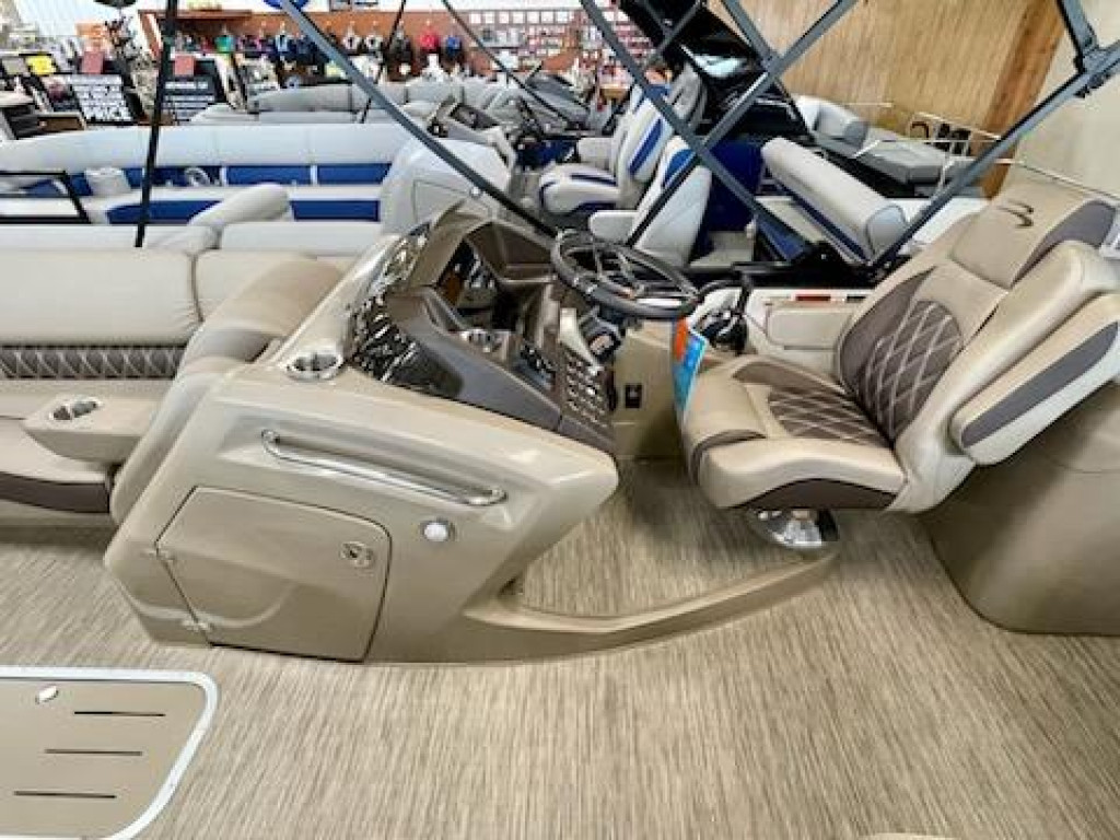 Bennington 25 RSR Tri