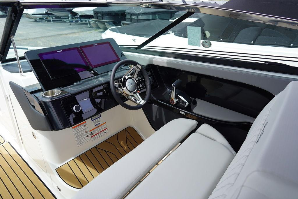 Sea Ray SLX