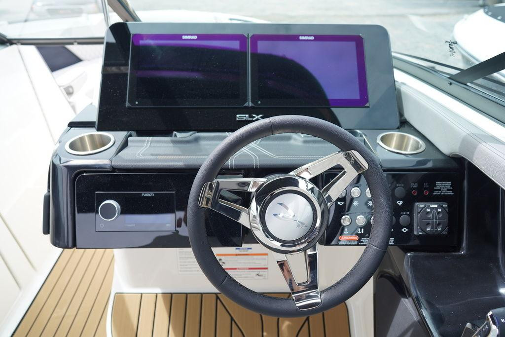 Sea Ray SLX
