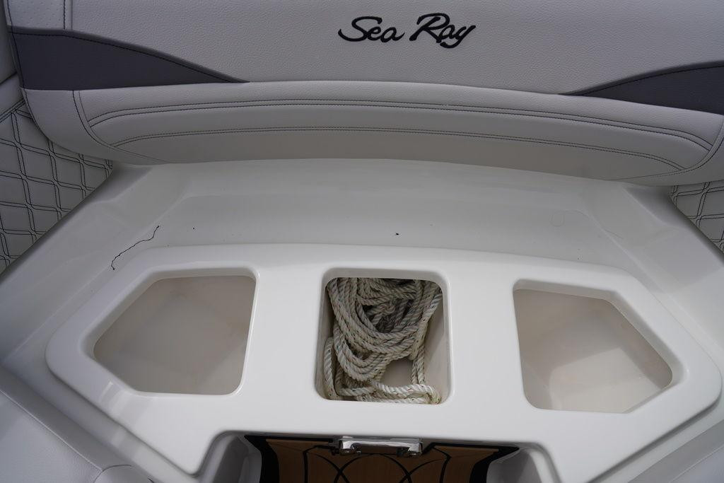 Sea Ray SLX