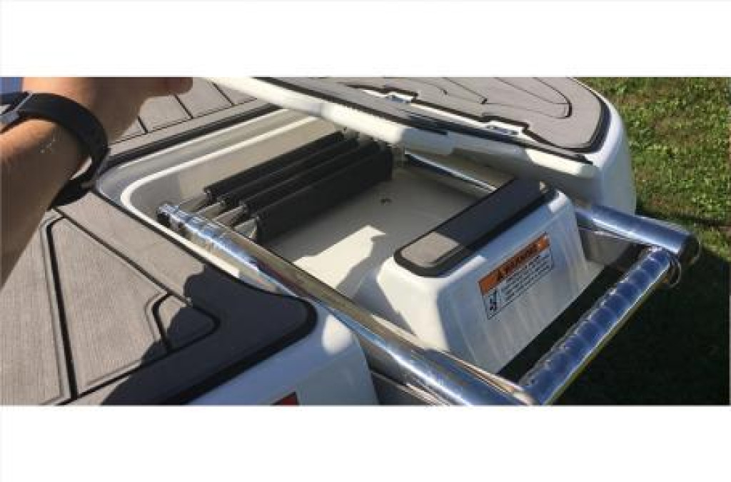 Hurricane SunDeck 187 IO