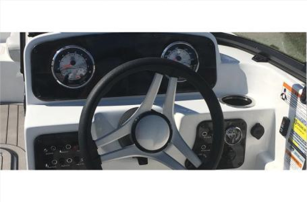 Hurricane SunDeck 187 IO