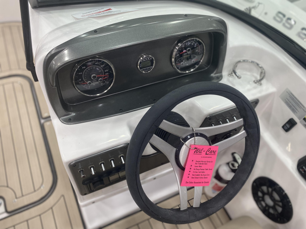 Hurricane SunDeck 187 IO