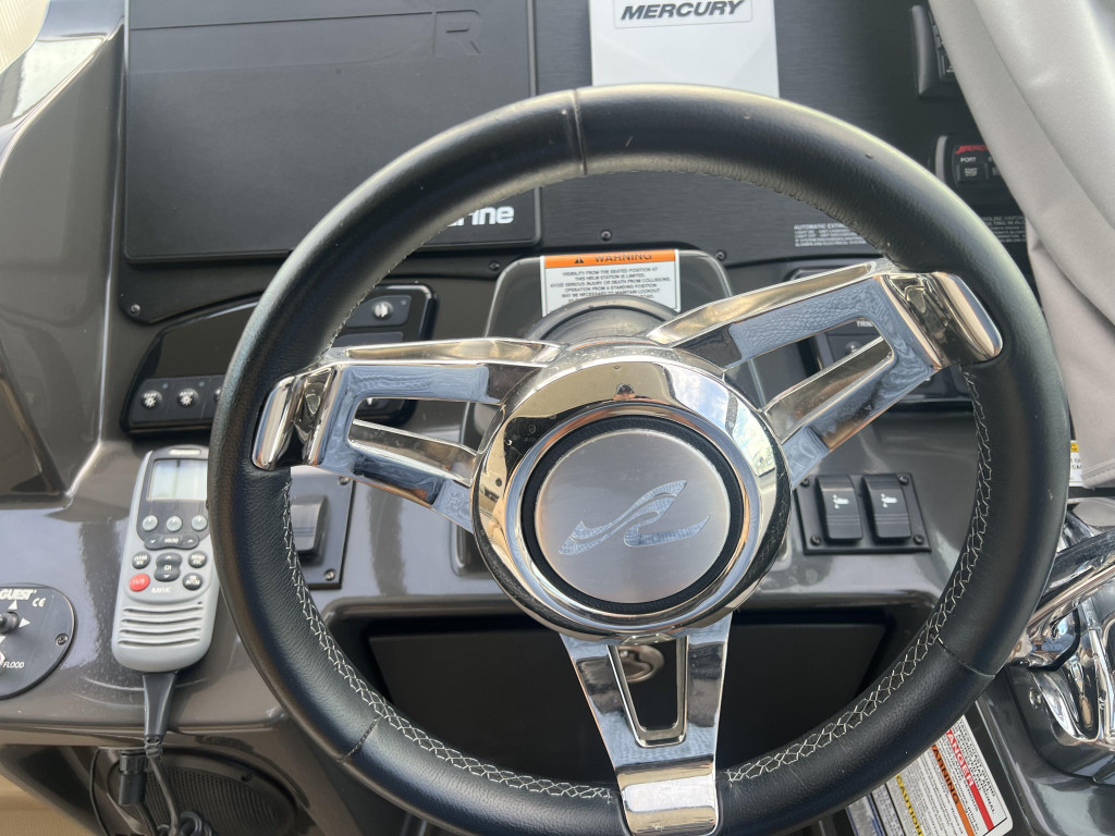 Sea Ray 330 Sundancer