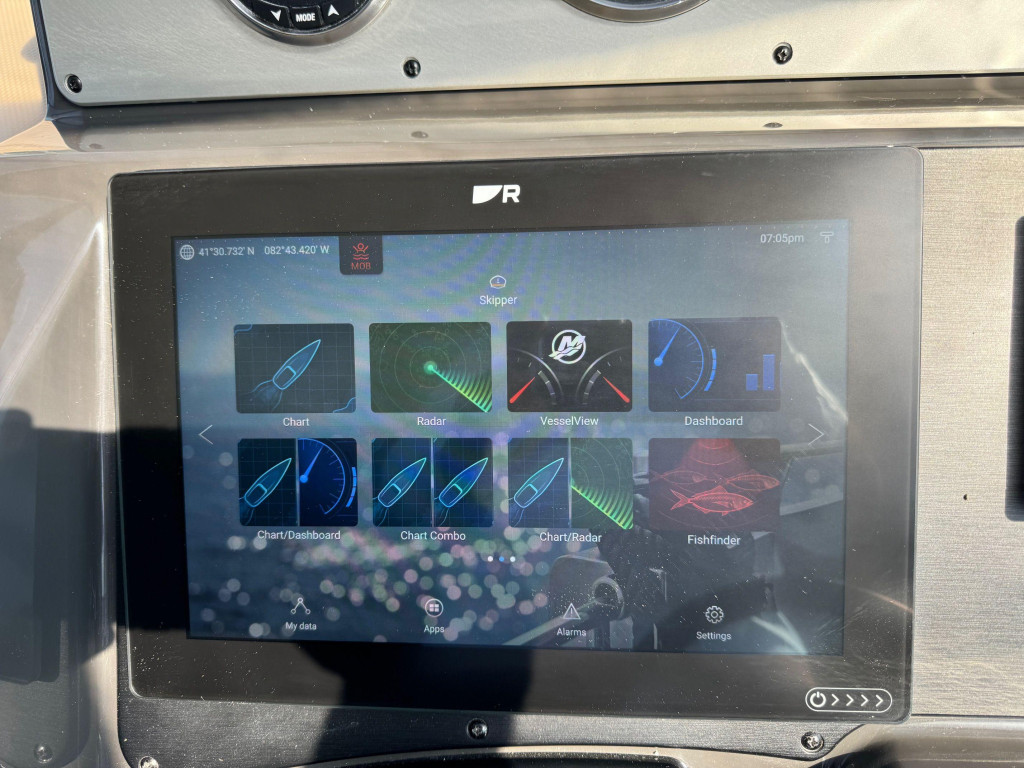 Sea Ray 330 Sundancer