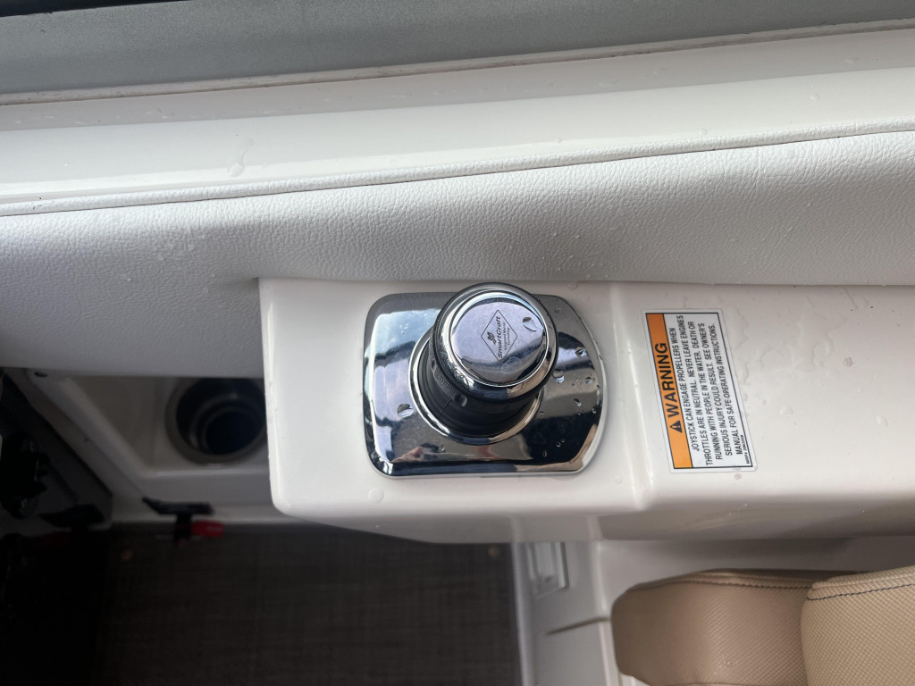 Sea Ray 330 Sundancer