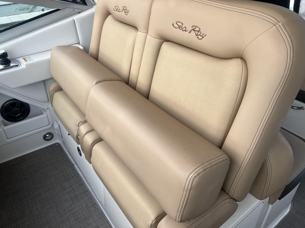 Sea Ray 330 Sundancer