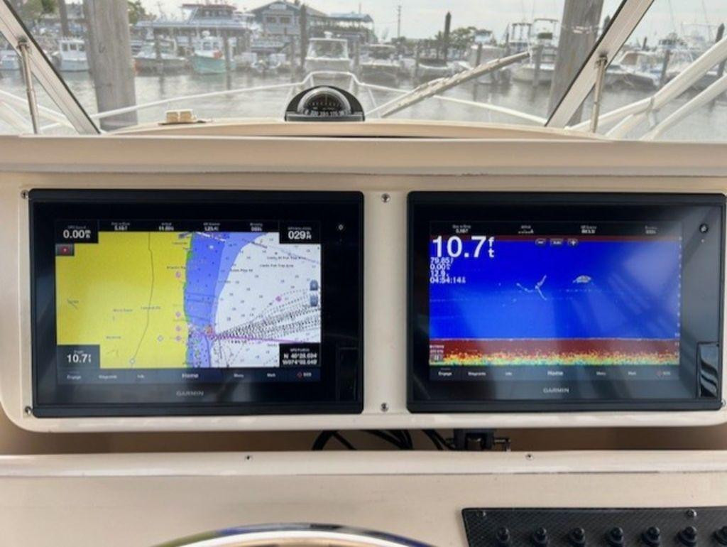 Grady White 330 Express