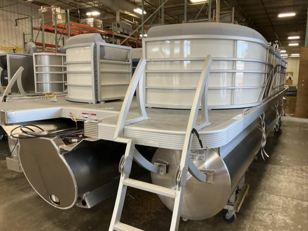 Bennington 24 LSR Tri