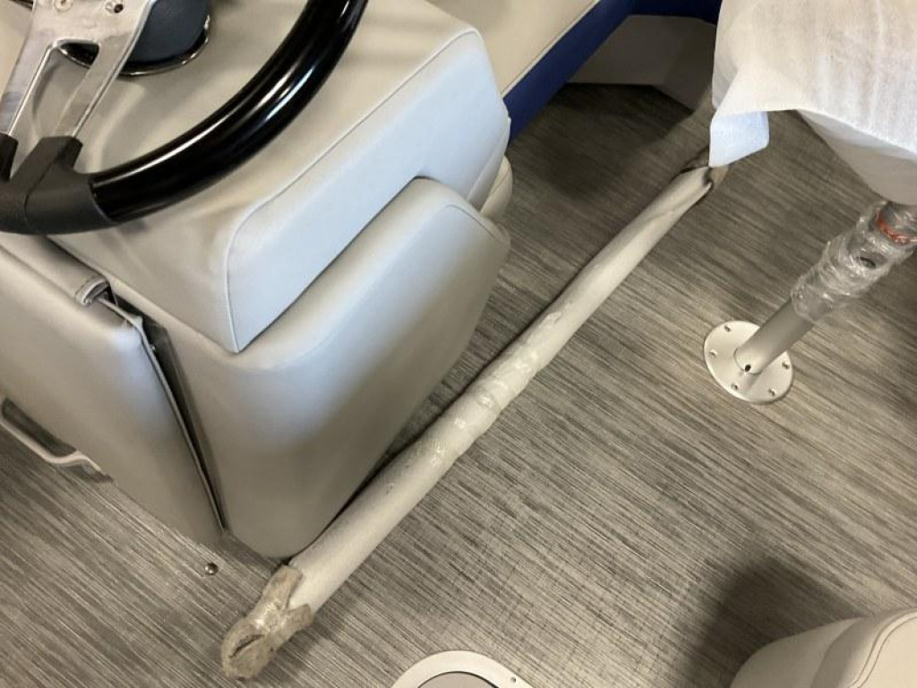 Bennington 24 LSR Tri