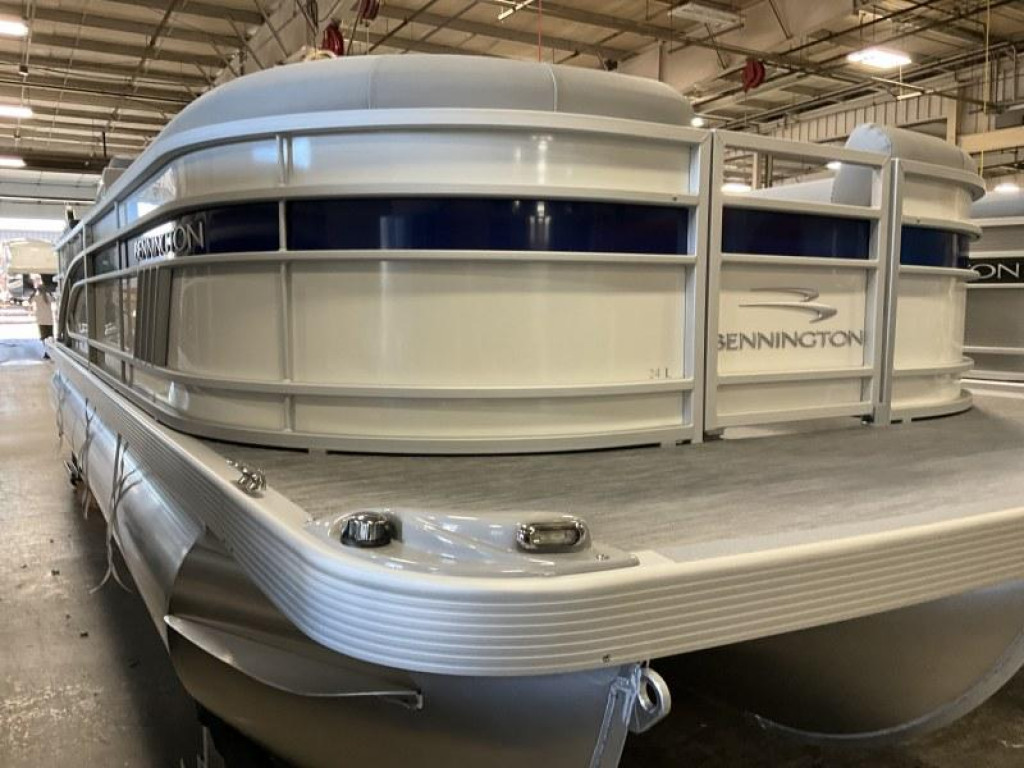 Bennington 24 LSR Tri