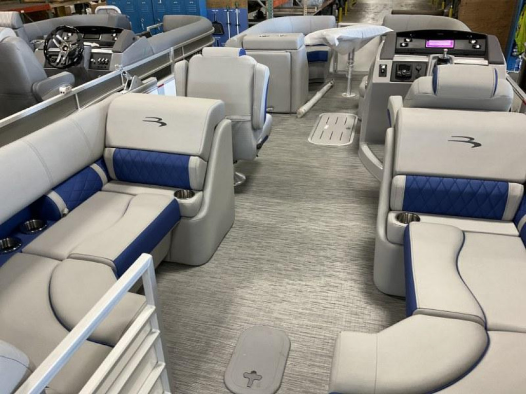 Bennington 24 LSR Tri