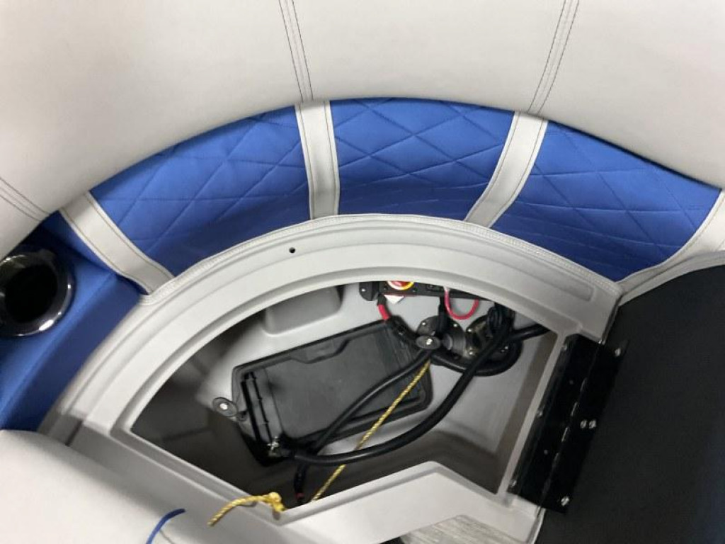 Bennington 24 LSR Tri