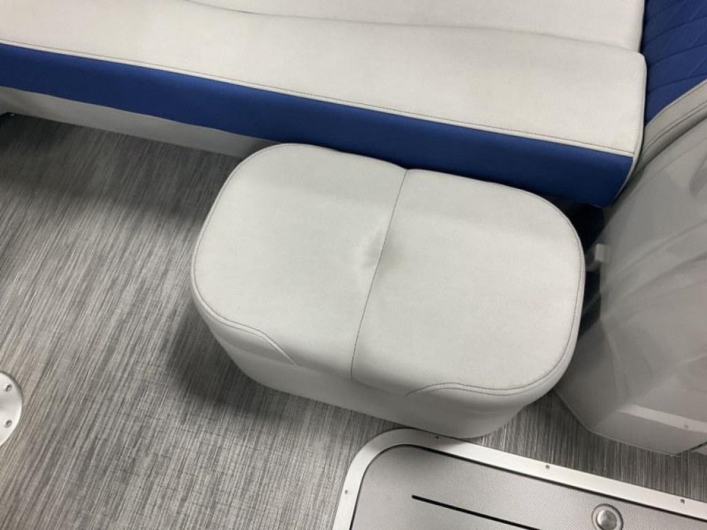 Bennington 24 LSR Tri