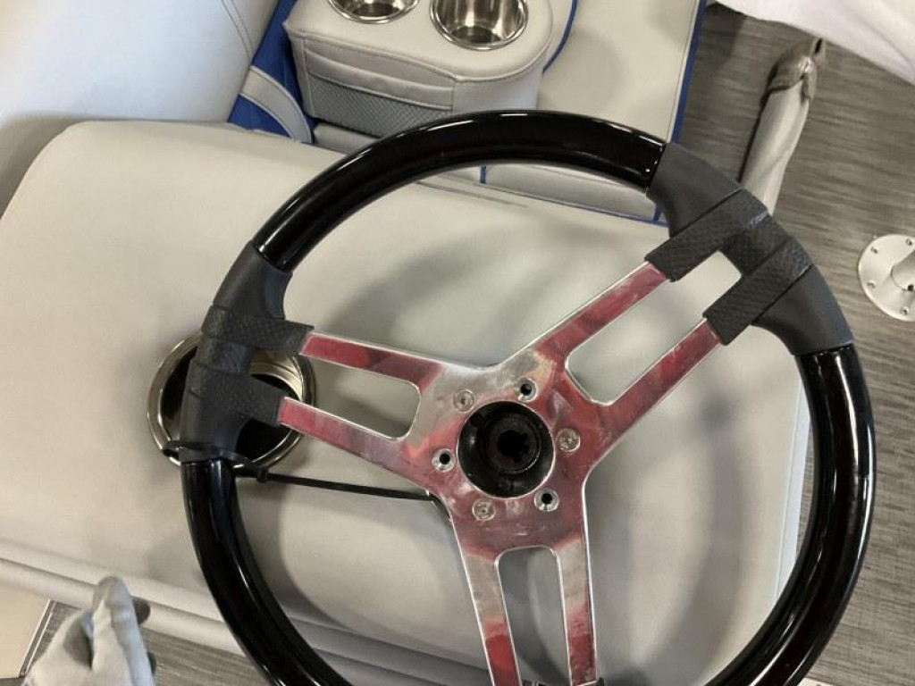 Bennington 24 LSR Tri