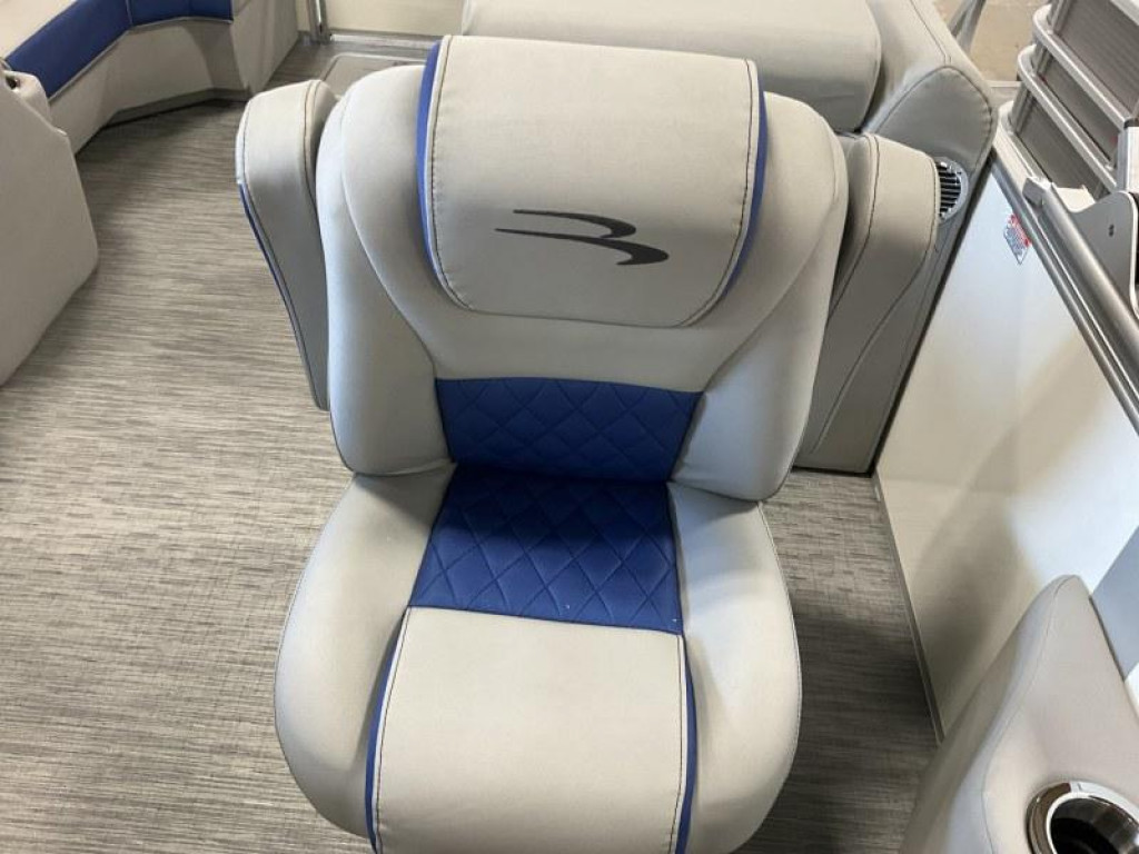 Bennington 24 LSR Tri