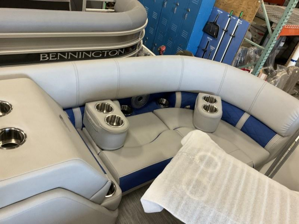 Bennington 24 LSR Tri