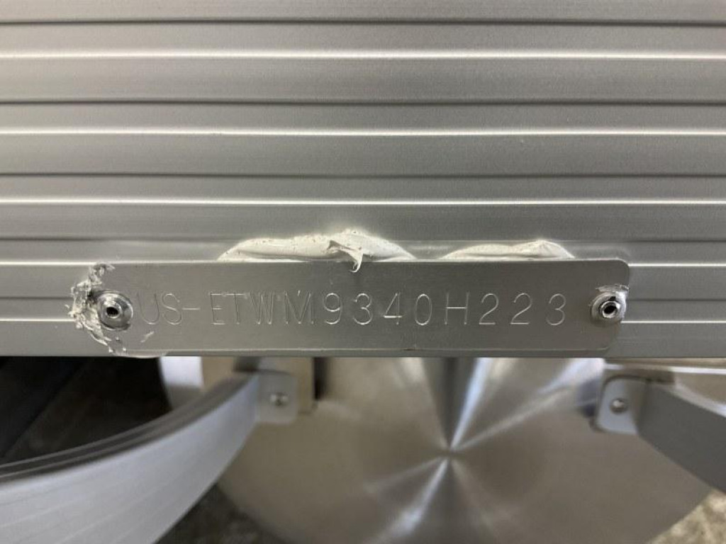 Bennington 24 LSR Tri