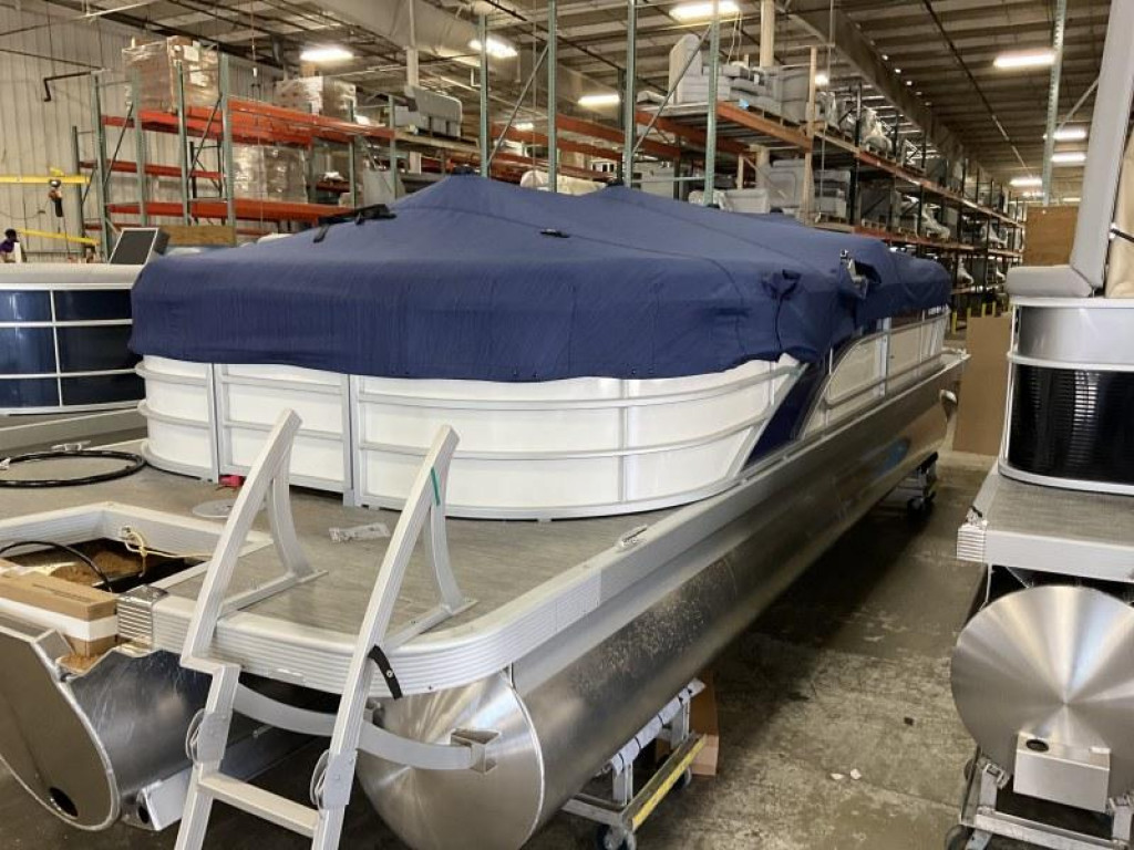 Bennington 24 LSR Tri