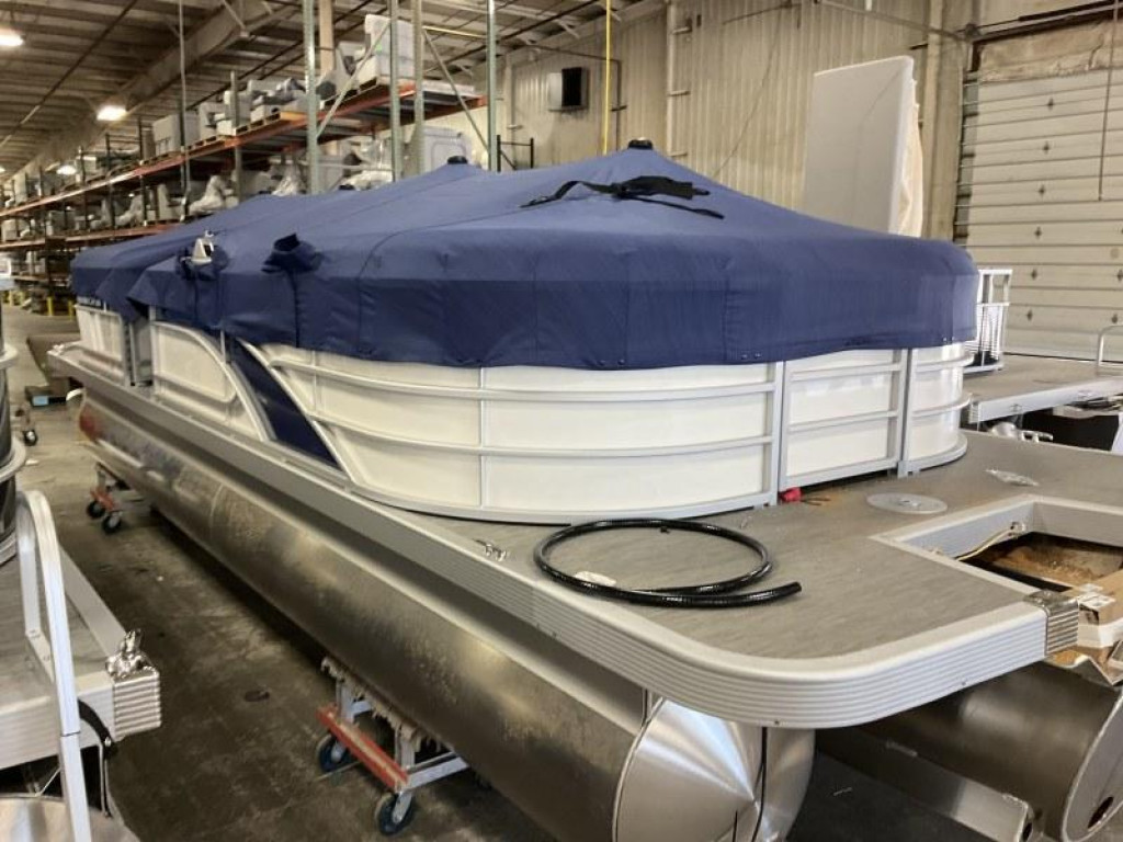 Bennington 24 LSR Tri