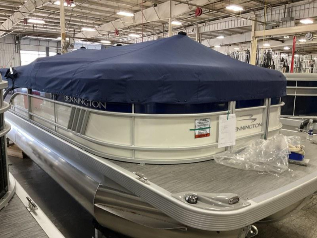 Bennington 24 LSR Tri