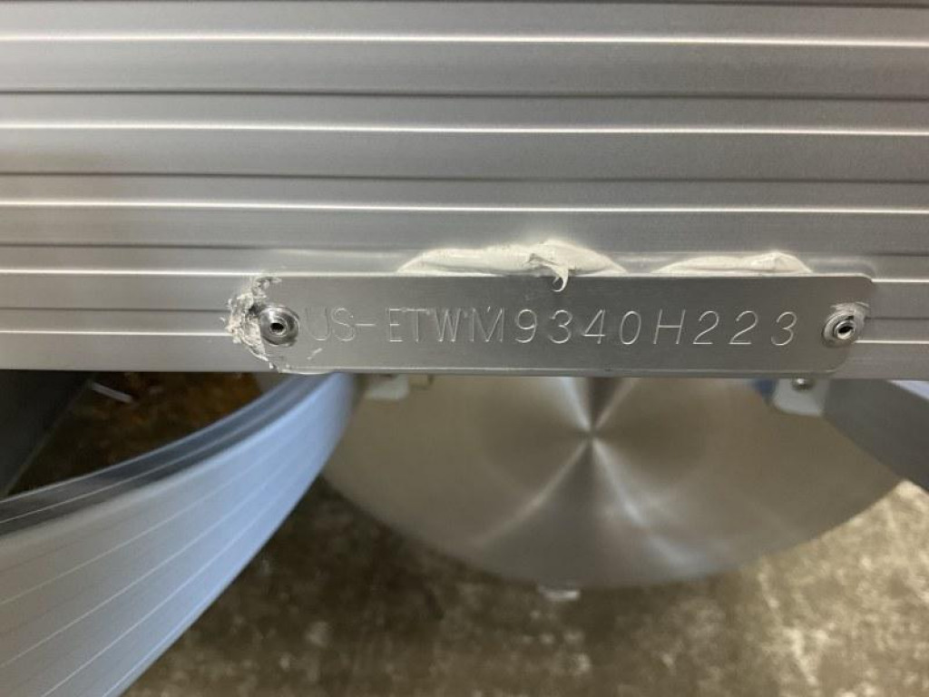 Bennington 24 LSR Tri