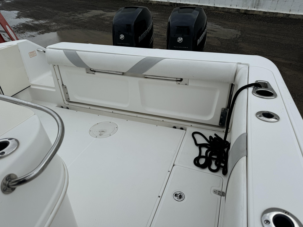 Boston Whaler 320 Outrage Cuddy